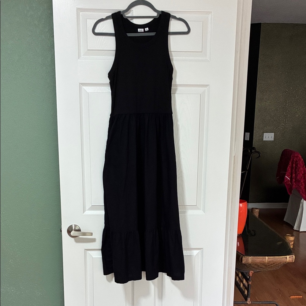 GAP Black Sleeveless Midi Dress